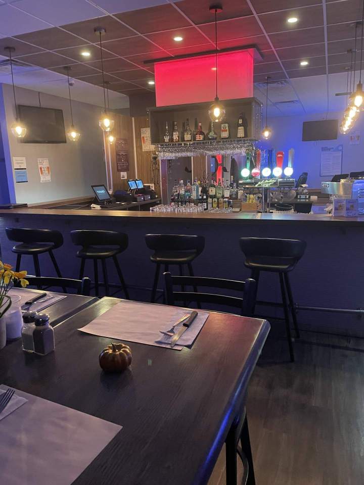 Réservez notre bar pour vous divertir et vous relaxer.